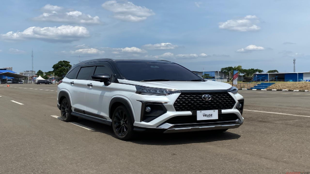 Eksplorasi Toyota Veloz Hybrid EV: MPV Modern Ramah Lingkungan